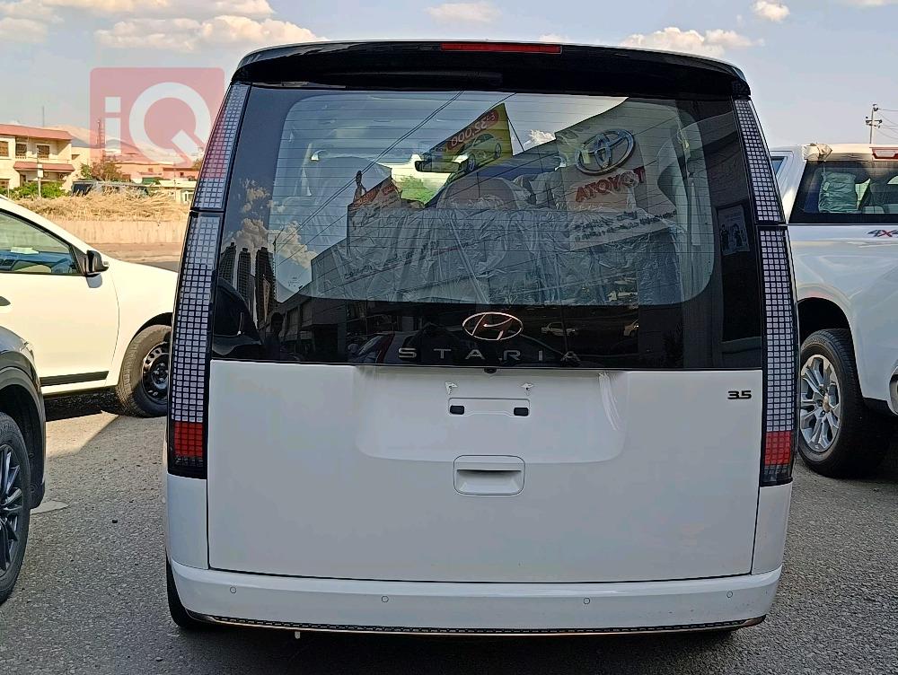 هیوندای ستاریا